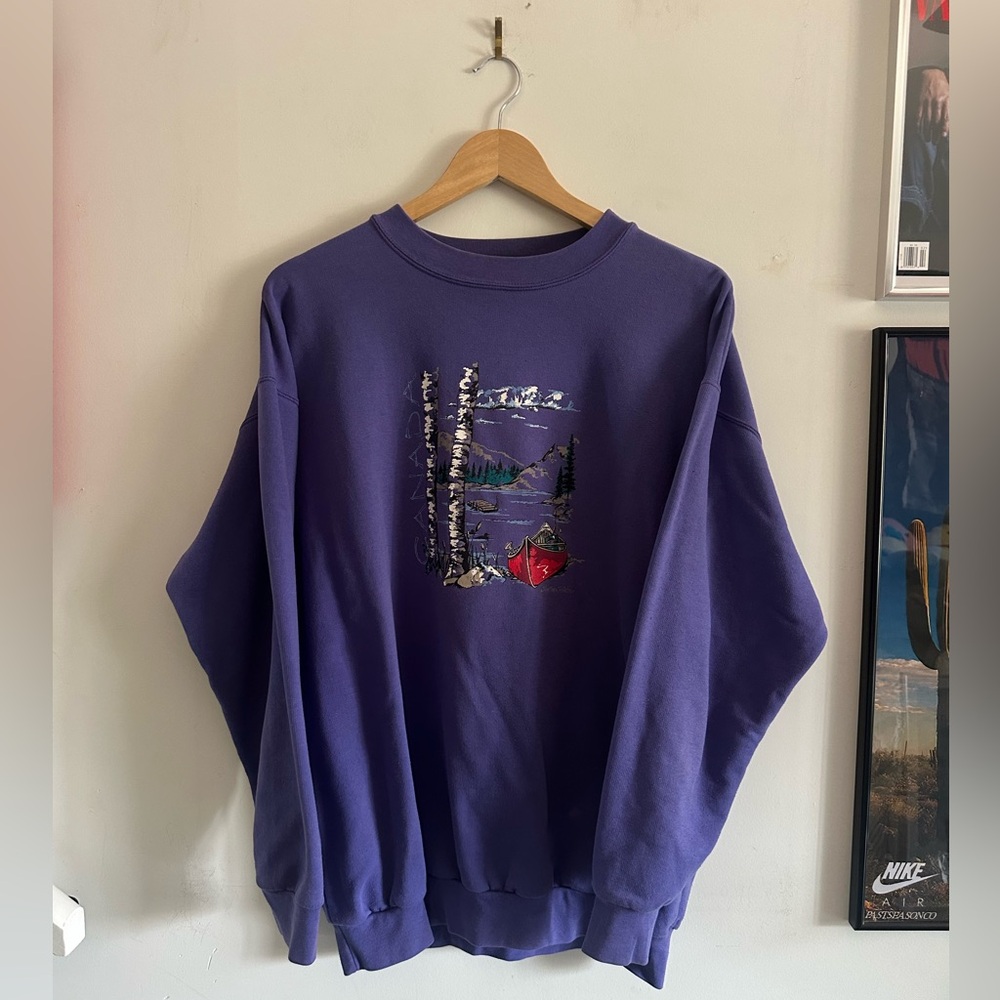 Northern Reflections Vintage Canada Crewneck 🍁